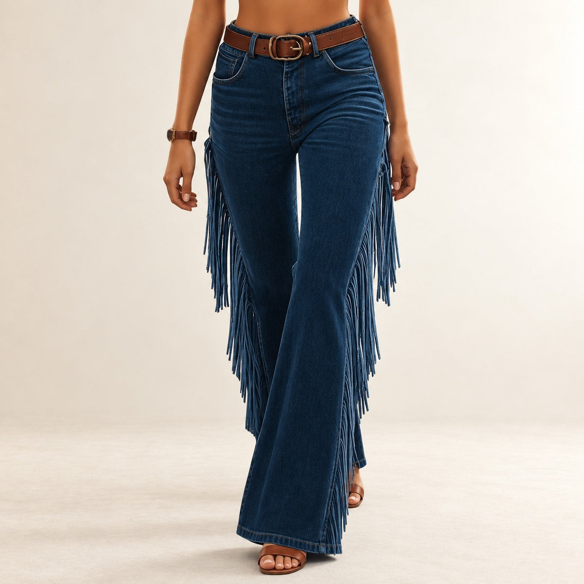 Calças flare femininas com detalhe de franja e corte largo