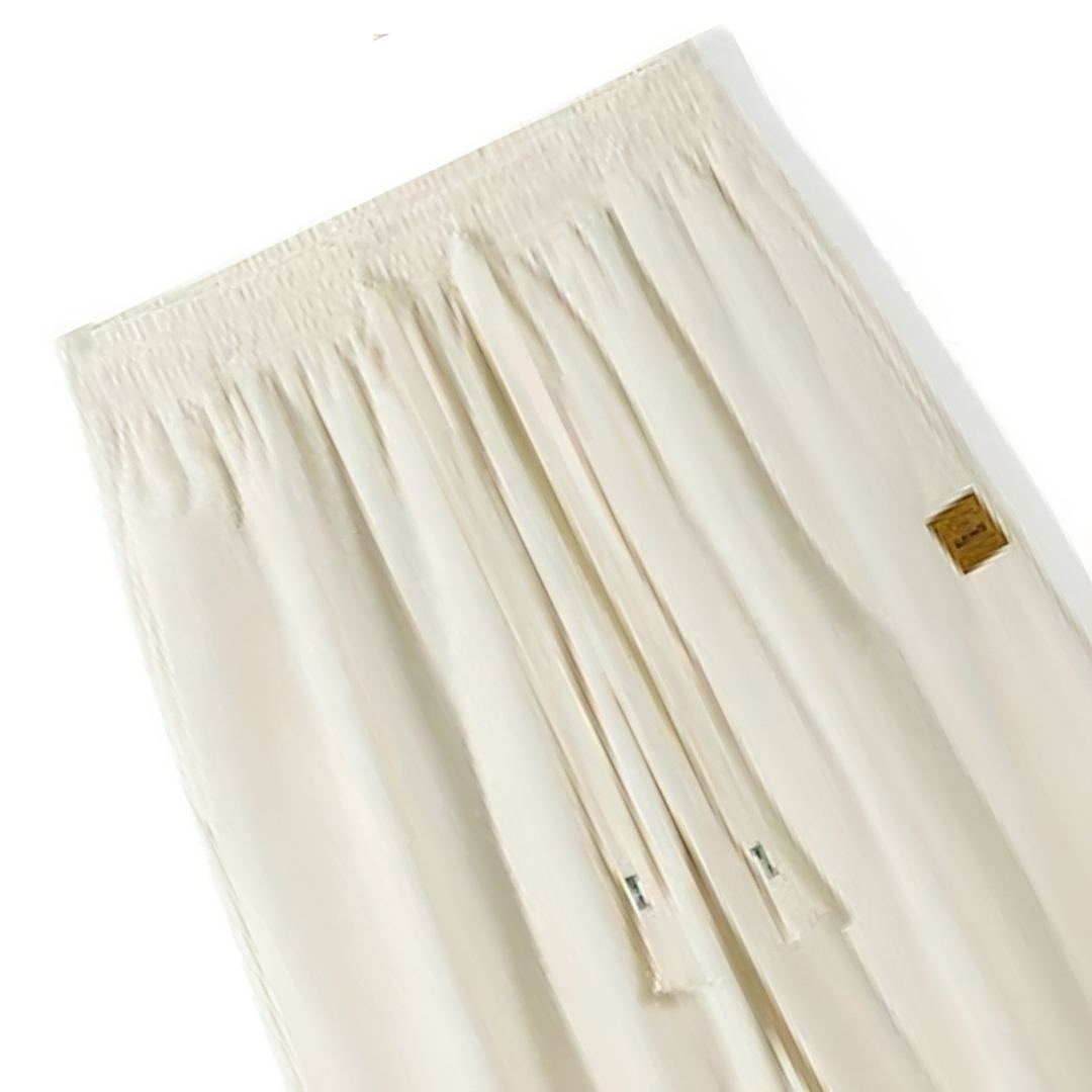 Calças masculinas com cordão e pala externa - corte reto relaxado, textura ribada, bolsos laterais e traseiro