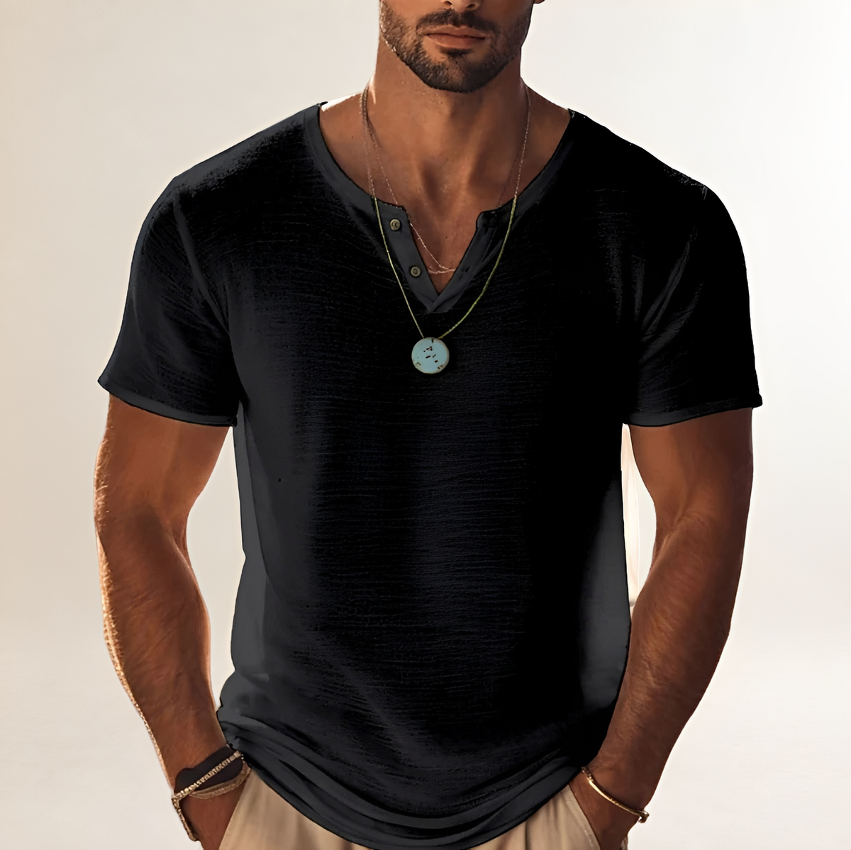 Camisa Cavaleiro Masculina de Manga Curta Henley com Abertura de Botões e Textura