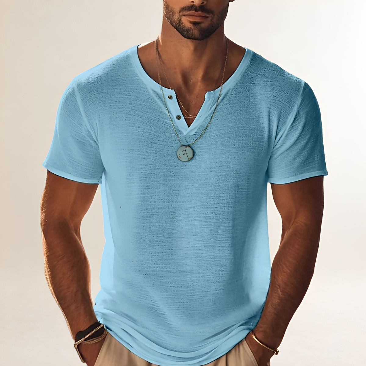 Camisa Cavaleiro Masculina de Manga Curta Henley com Abertura de Botões e Textura