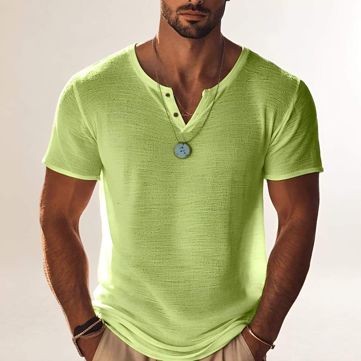 Camisa Cavaleiro Masculina de Manga Curta Henley com Abertura de Botões e Textura