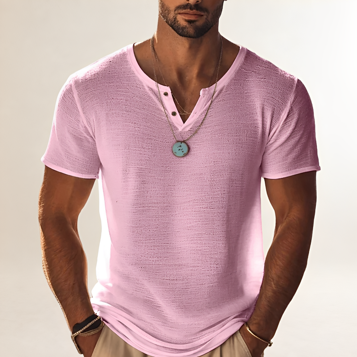 Camisa Cavaleiro Masculina de Manga Curta Henley com Abertura de Botões e Textura