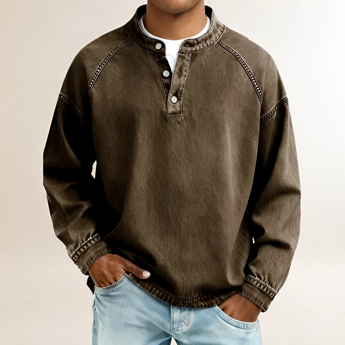 Camisa Henley Masculina de Manga Longa com Gola Banda e Mangas Raglan - Abertura de 3 Botões, Caimento Relaxado, Lavagem Vintage