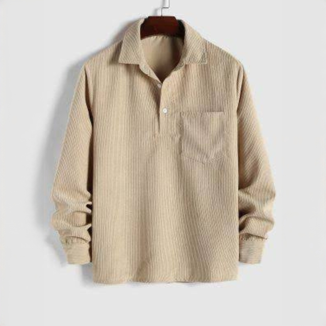 Camisa manga longa masculina com gola em ponto e bolso no peito, corte reto