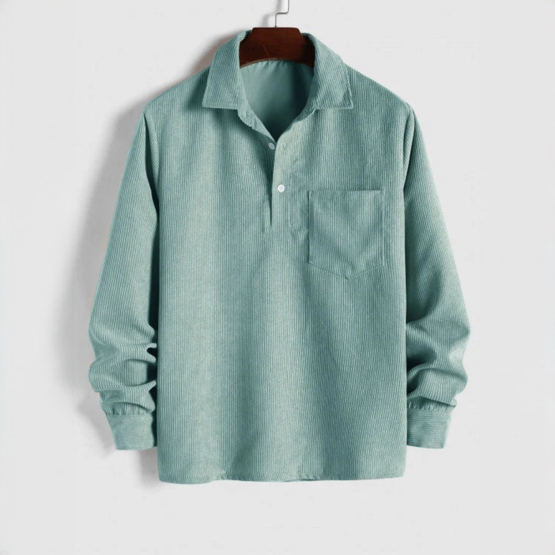 Camisa manga longa masculina com gola em ponto e bolso no peito, corte reto