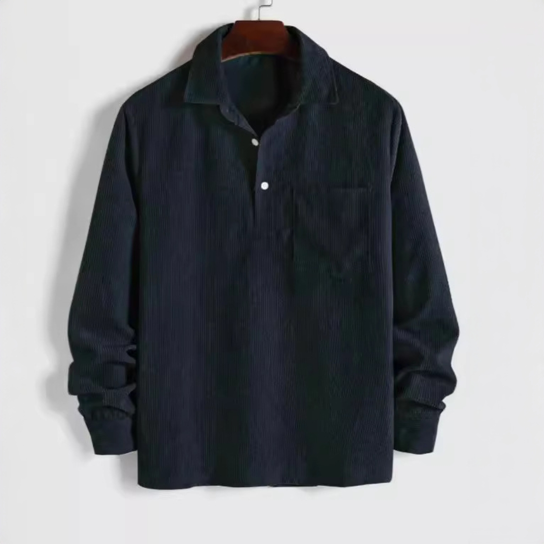 Camisa manga longa masculina com gola em ponto e bolso no peito, corte reto