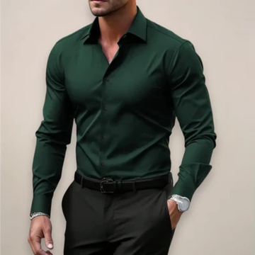 Camisa masculina ajuste slim manga longa com fechamento por botões e colarinho de ponta