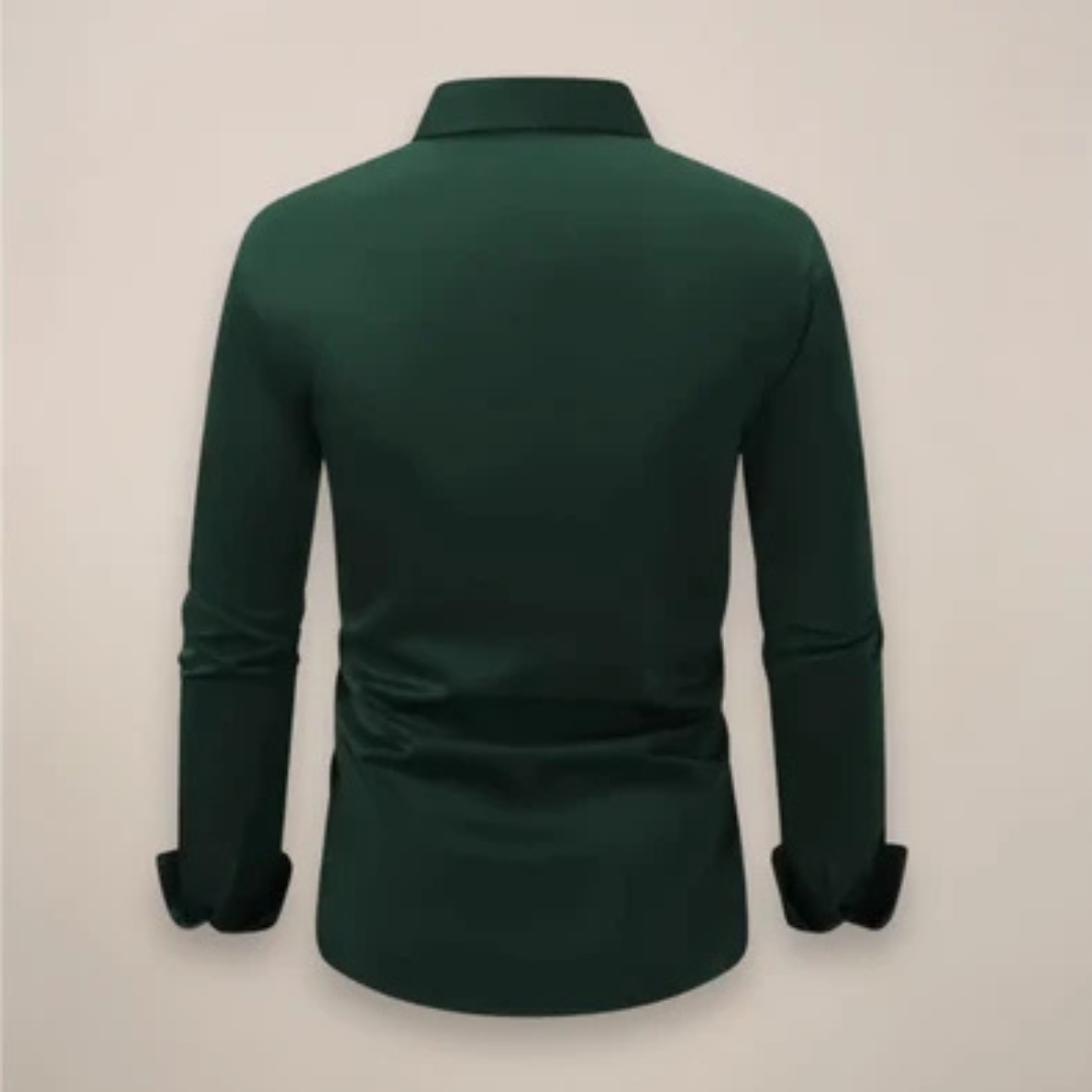 Camisa masculina ajuste slim manga longa com fechamento por botões e colarinho de ponta