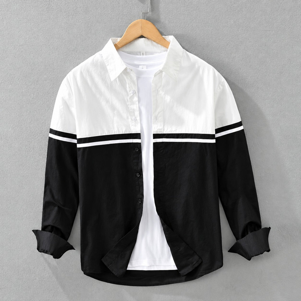Camisa masculina de manga longa com design color block e fechamento de botões corte regular