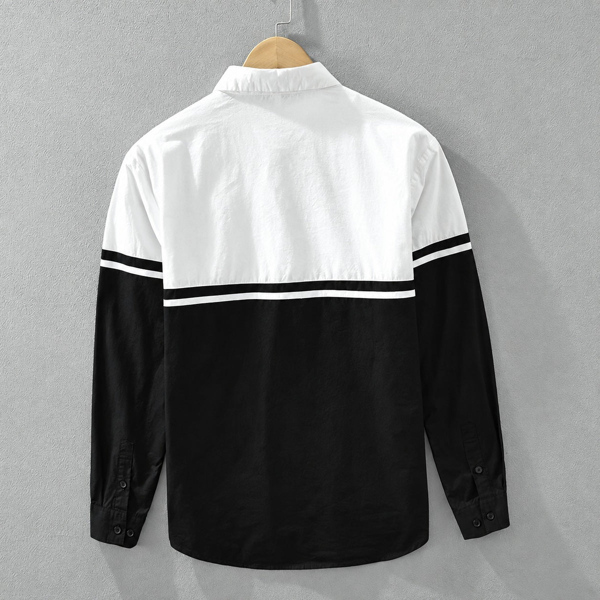 Camisa masculina de manga longa com design color block e fechamento de botões corte regular