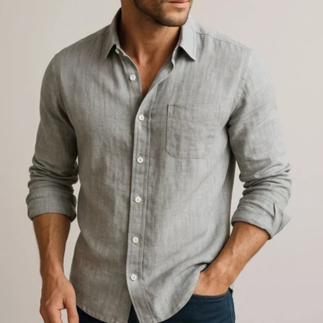 Camisa masculina de manga longa com fechamento por botões - colarinho amplo, caimento regular, barra arredondada