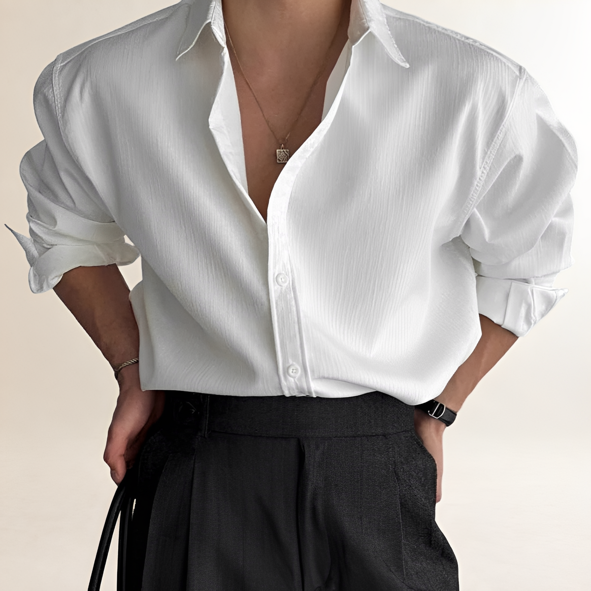 Camisa masculina de manga longa com pregas e corte relaxado