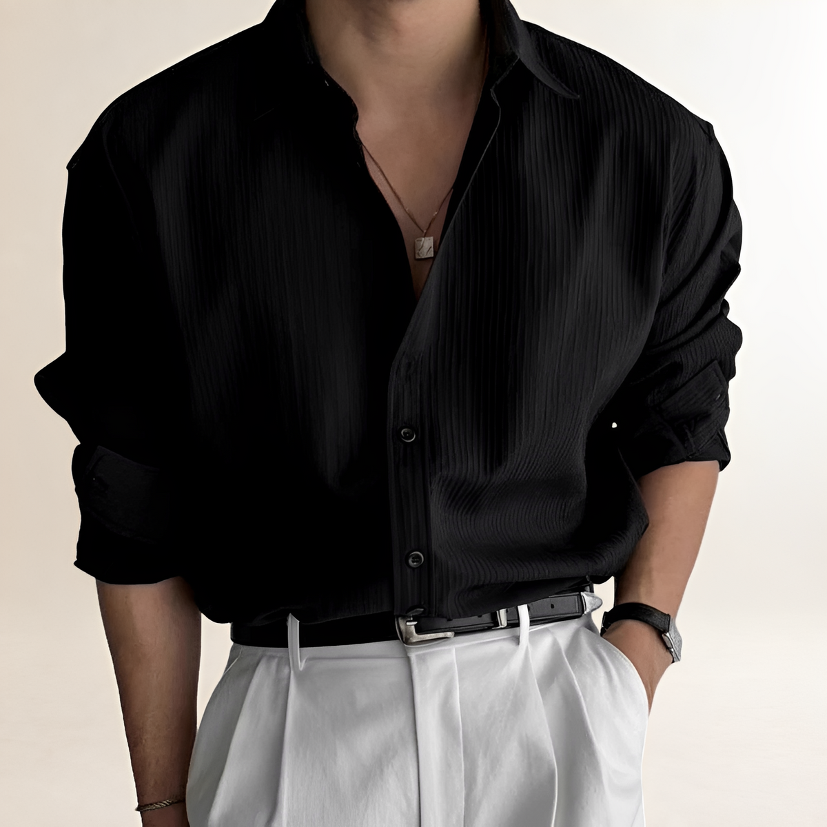 Camisa masculina de manga longa com pregas e corte relaxado