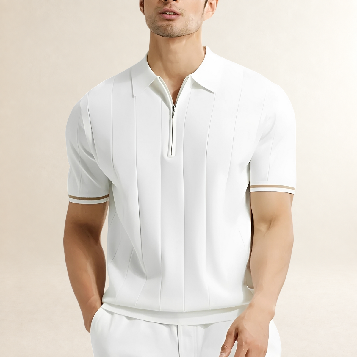 Camisa polo masculina de manga curta com zíper e listras verticais - caimento ajustado