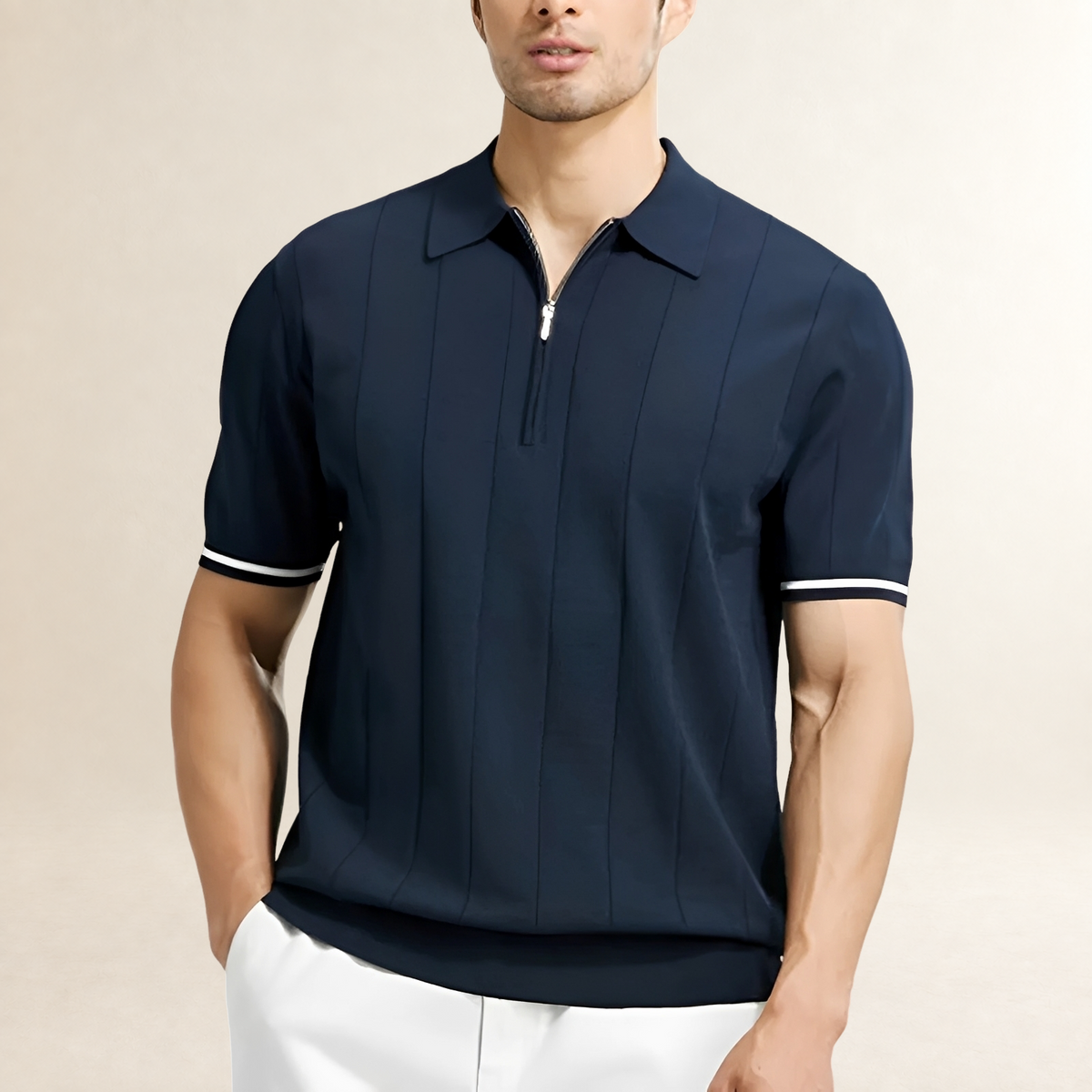 Camisa polo masculina de manga curta com zíper e listras verticais - caimento ajustado