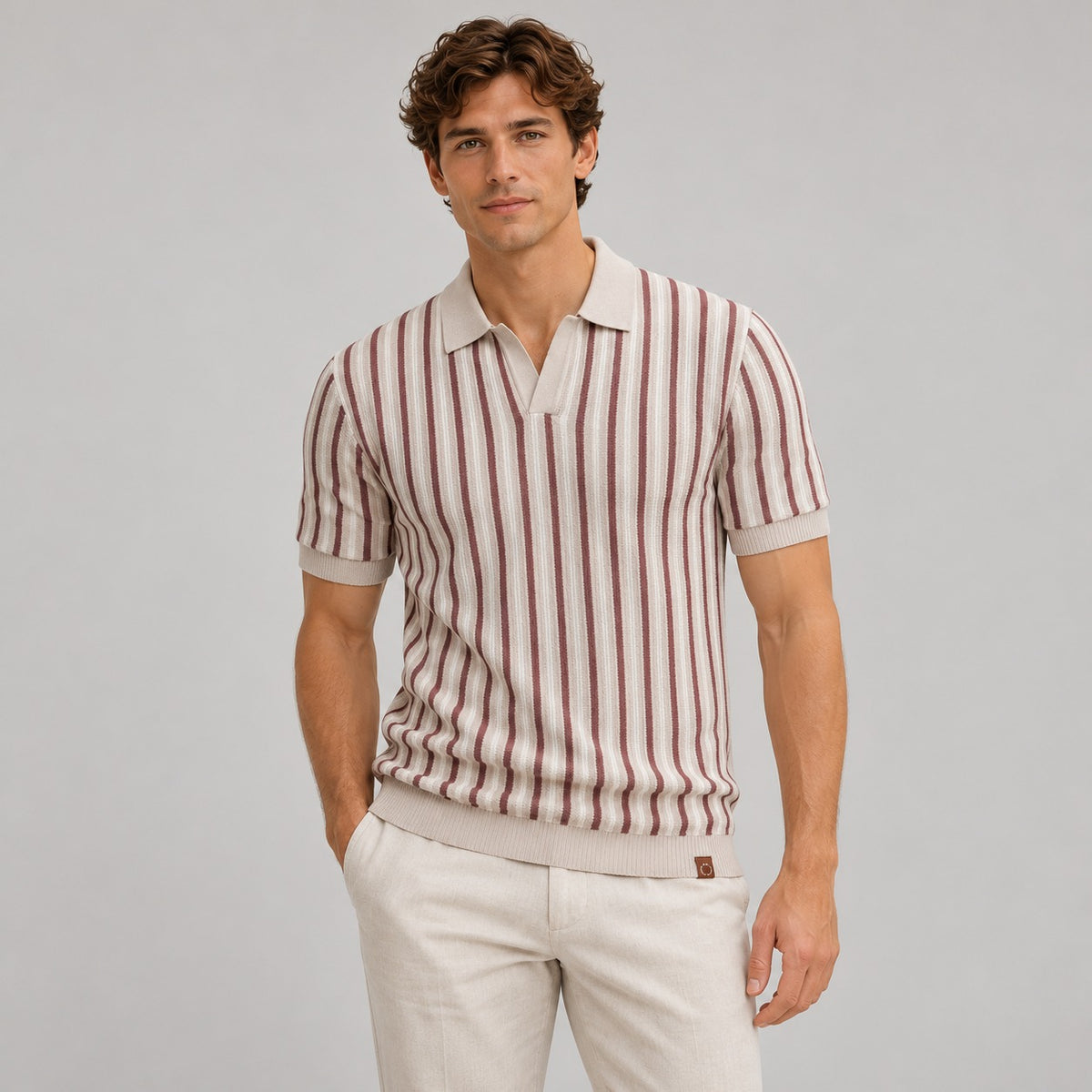 Camisa polo masculina manga curta com gola aberta e listrada