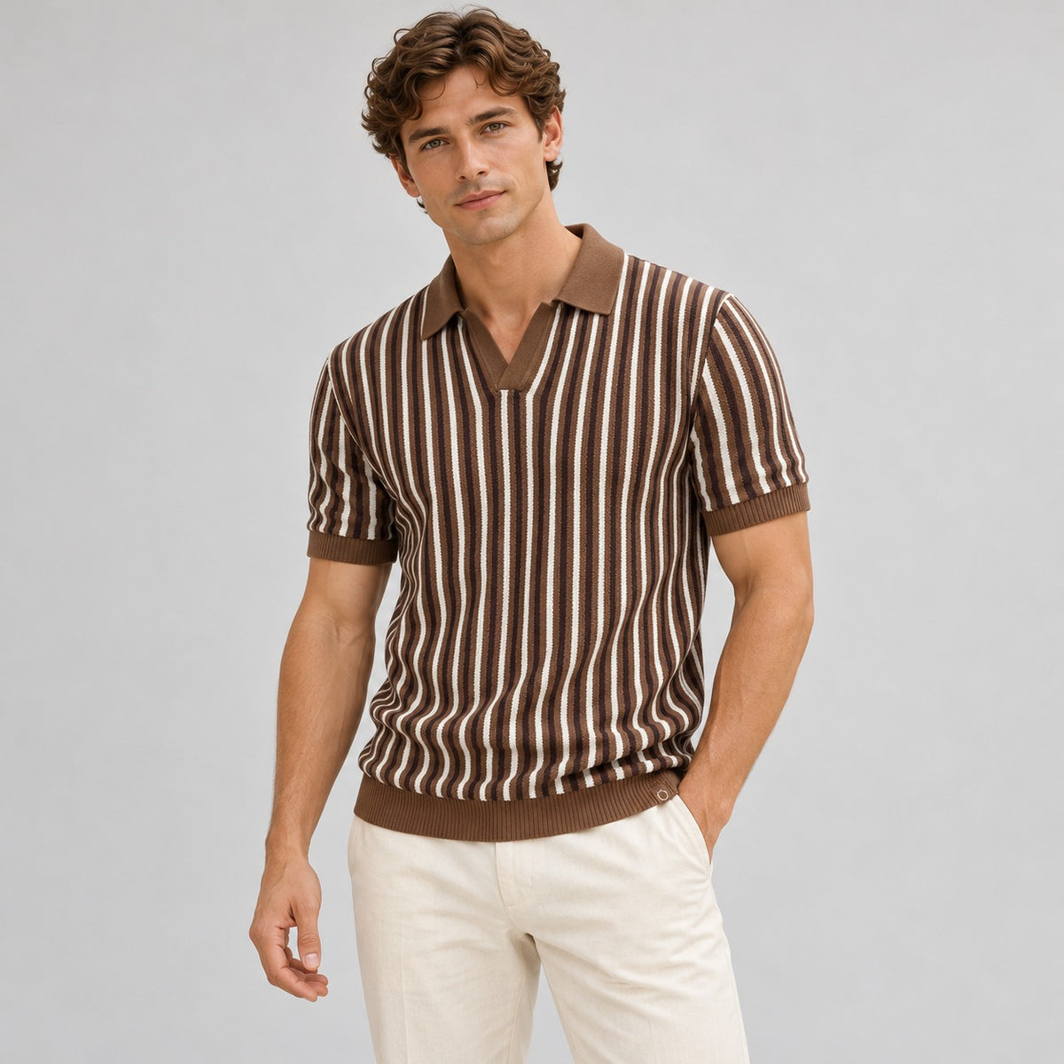Camisa polo masculina manga curta com gola aberta e listrada