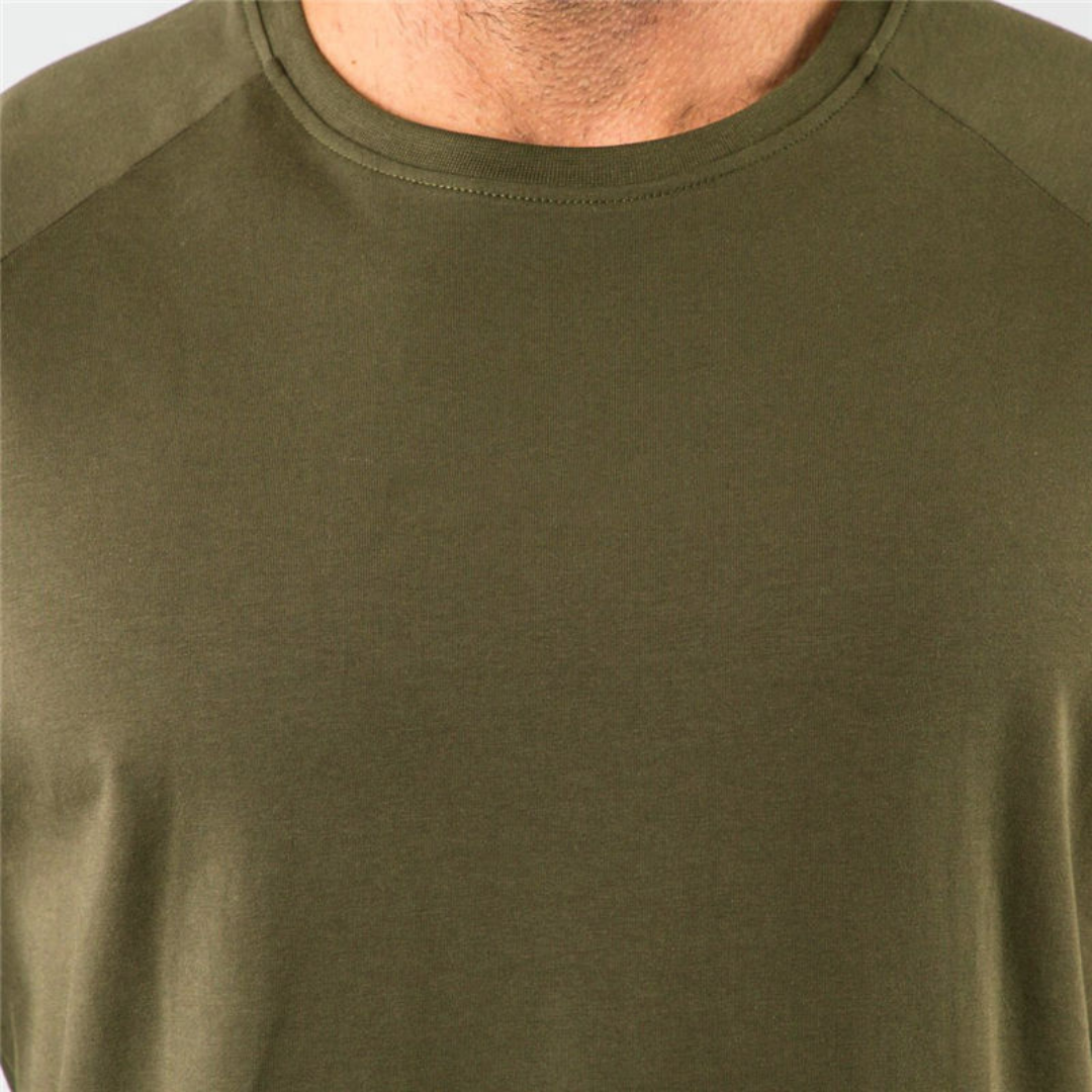 Camiseta Masculina de Manga Curta Raglan com Caimento Slim e Bainha Curvada