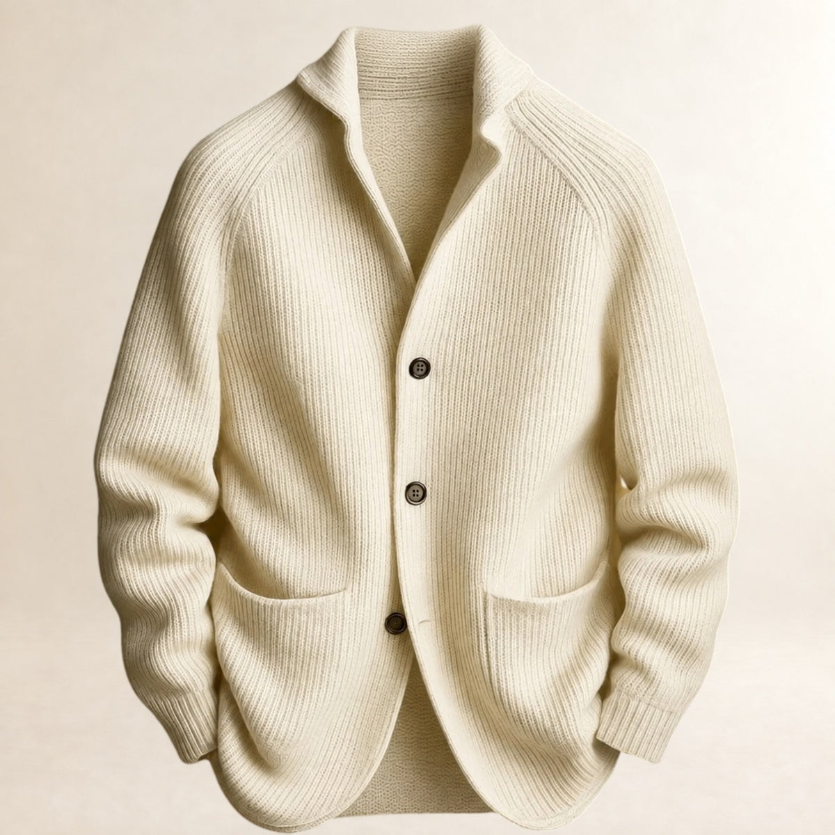 Cardigã masculino com botões na frente, gola Shawl, mangas Raglan e bolsos aplicados - ajuste tailored