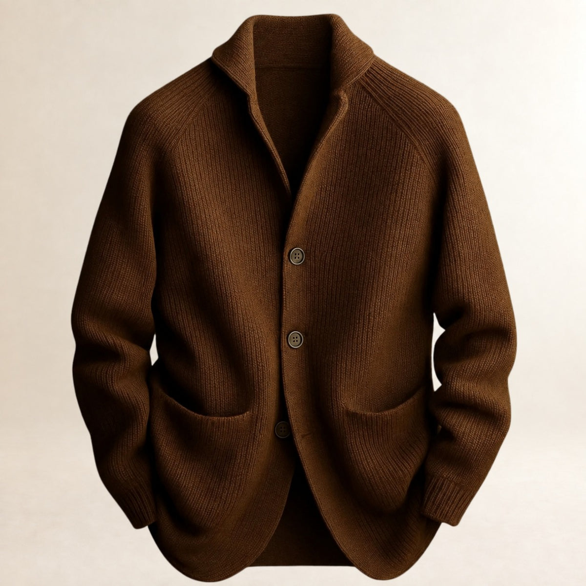 Cardigã masculino com botões na frente, gola Shawl, mangas Raglan e bolsos aplicados - ajuste tailored