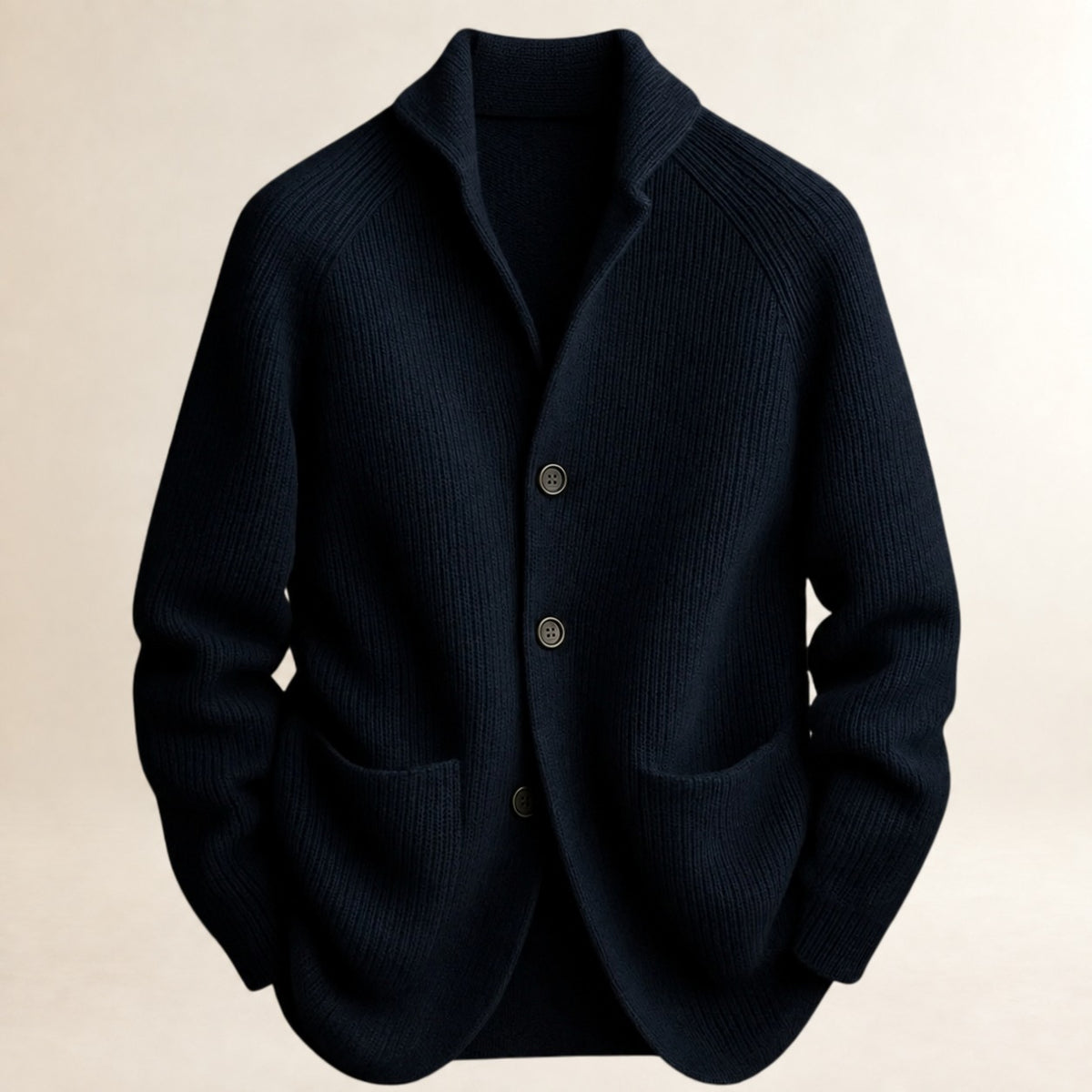 Cardigã masculino com botões na frente, gola Shawl, mangas Raglan e bolsos aplicados - ajuste tailored