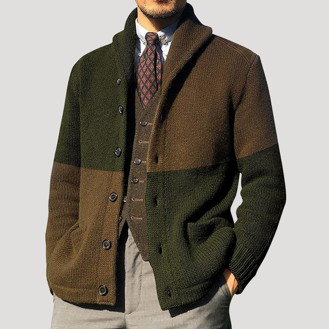 Cardigã masculino com gola shawl, fechamento de botões e cotoveleiras