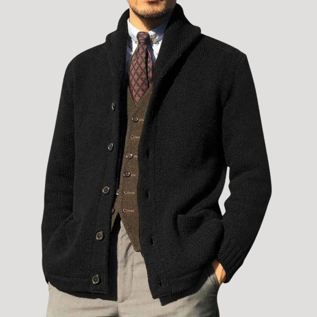 Cardigã masculino com gola shawl, fechamento de botões e cotoveleiras