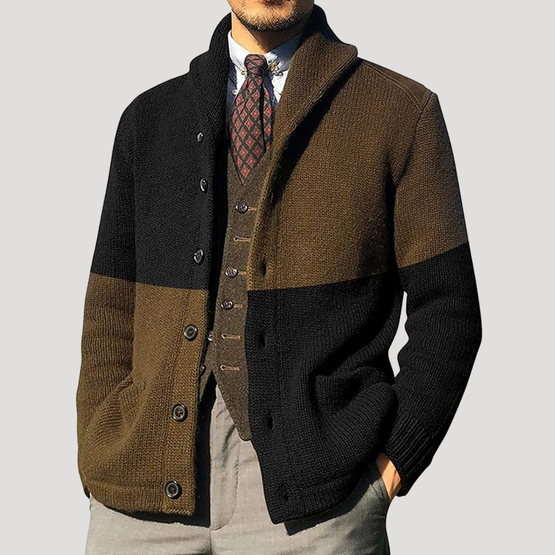 Cardigã masculino com gola shawl, fechamento de botões e cotoveleiras