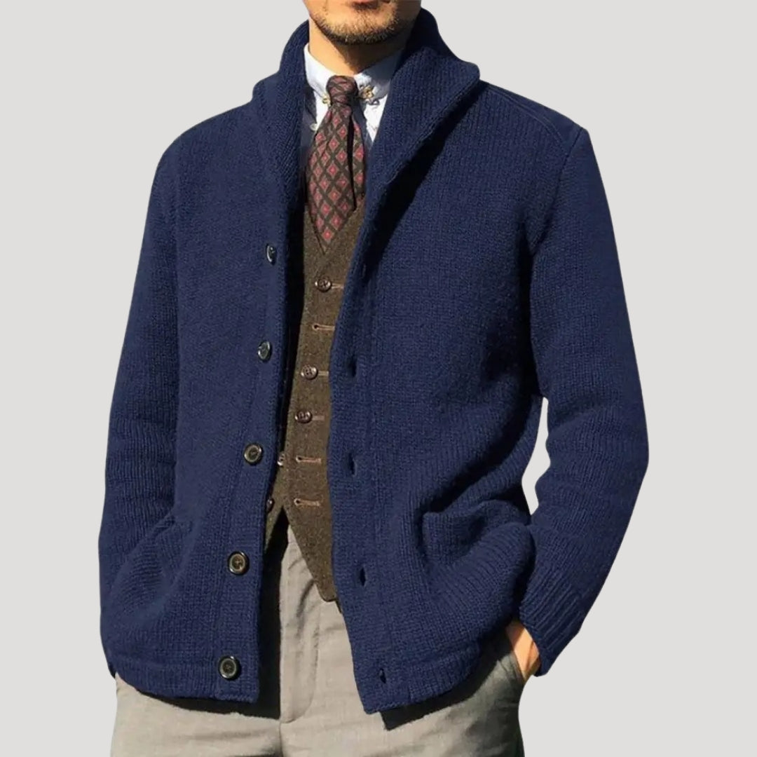 Cardigã masculino com gola shawl, fechamento de botões e cotoveleiras