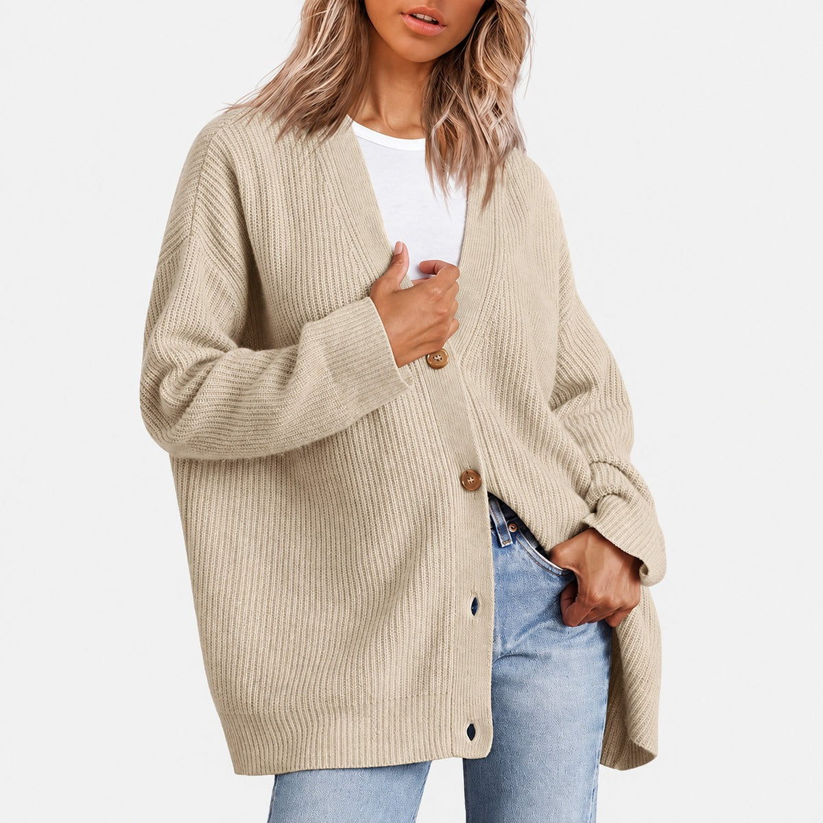 Cardigan feminino com decote V, fechamento de botões e modelagem oversized