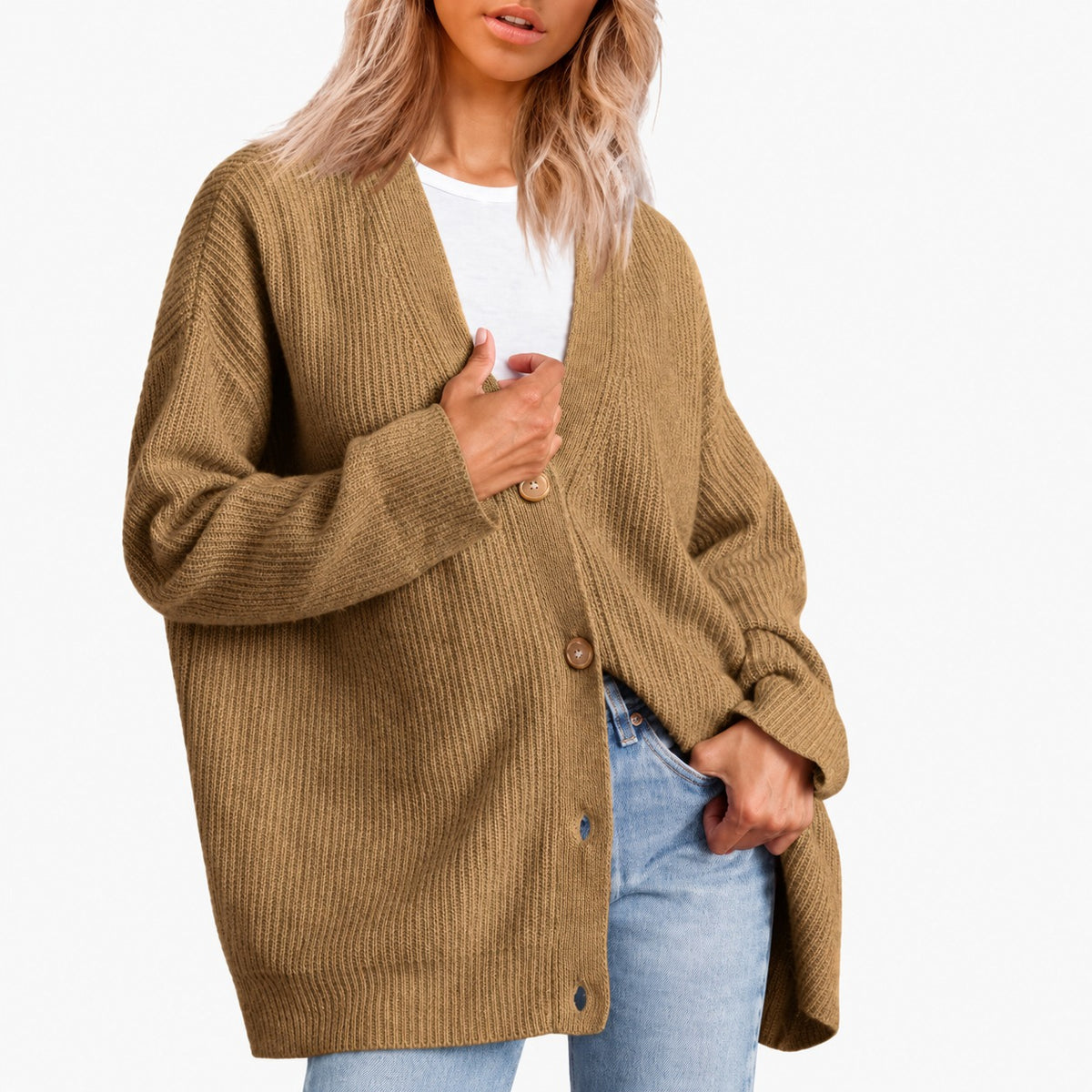 Cardigan feminino com decote V, fechamento de botões e modelagem oversized