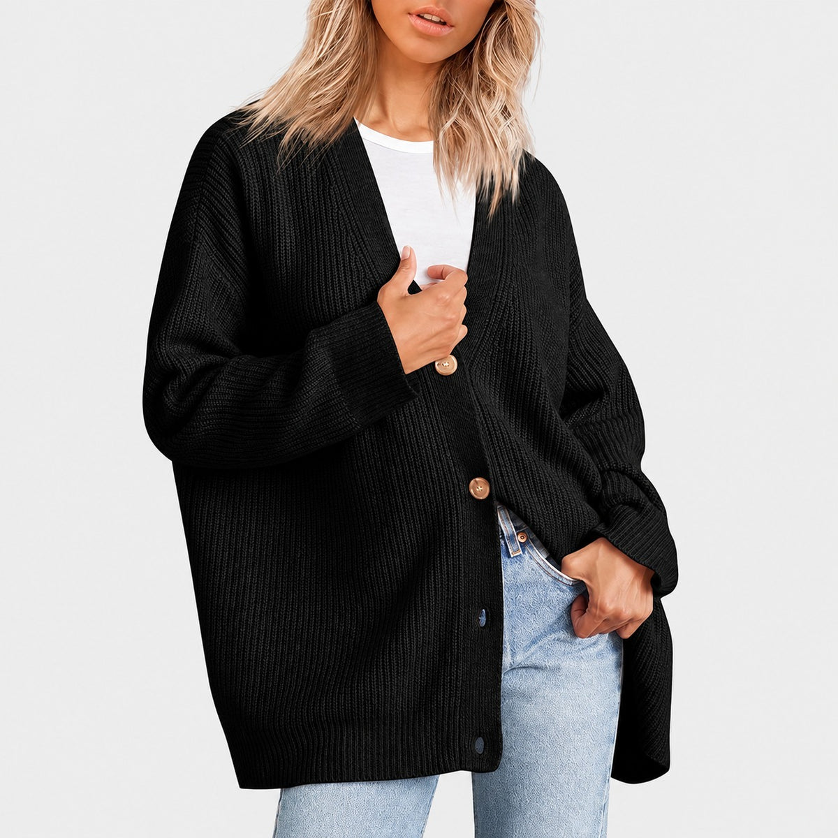 Cardigan feminino com decote V, fechamento de botões e modelagem oversized