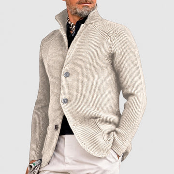 Cardigan masculino com fechamento de botões, gola shawl e modelagem regular