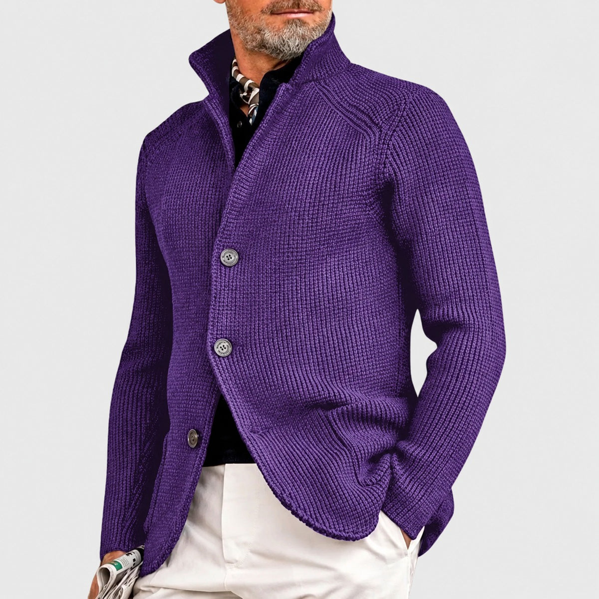Cardigan masculino com fechamento de botões, gola shawl e modelagem regular
