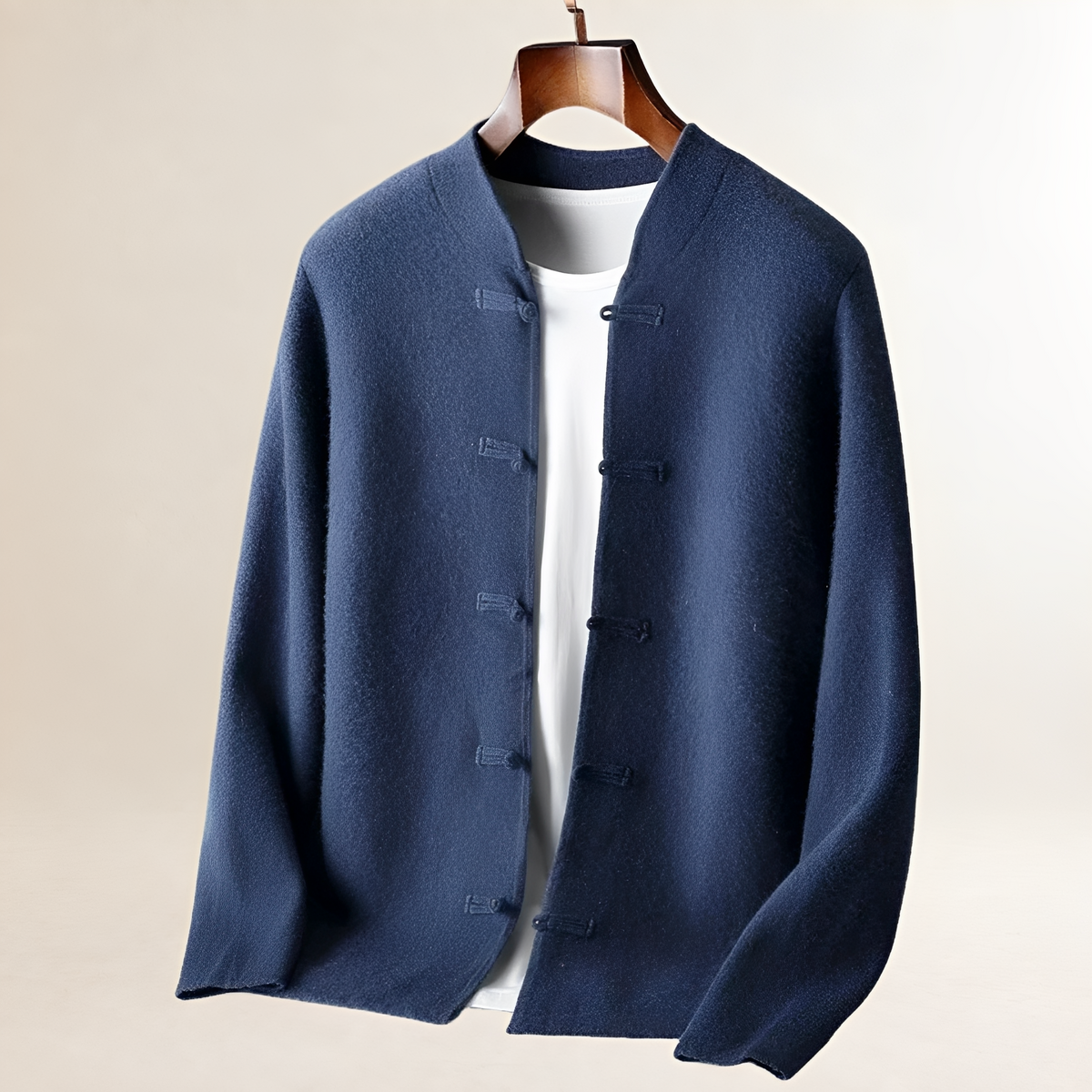 Cardigan masculino com gola alta e fechamento por botões de laço - corte regular