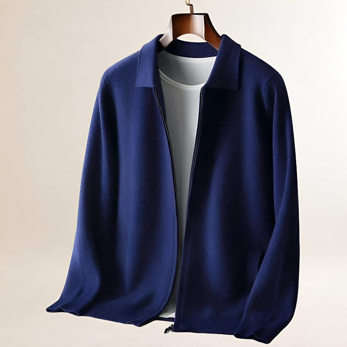 Cardigan Masculino com zíper frontal, gola estilo camisa, bolsos frontais duplos, barra e punhos canelados