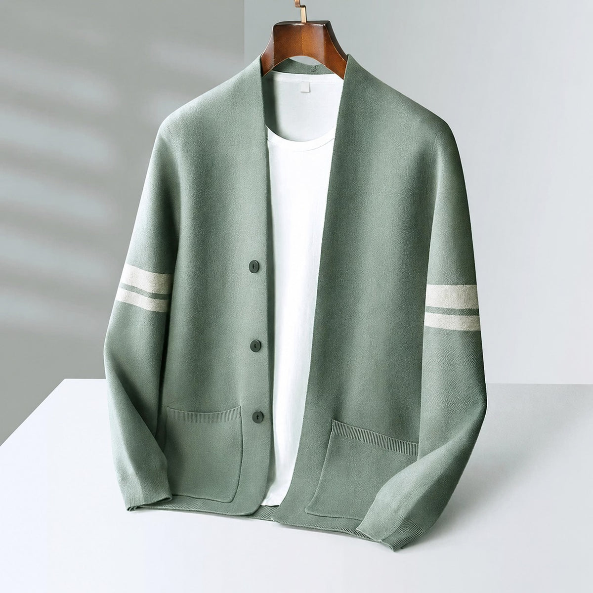 Cardigan masculino de botões com listras contrastantes, corte relaxado