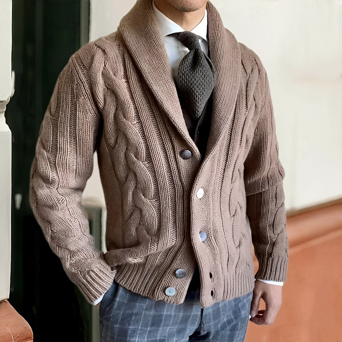 Cardigan masculino de tricô com gola xale e fechamento de botões - corte regular
