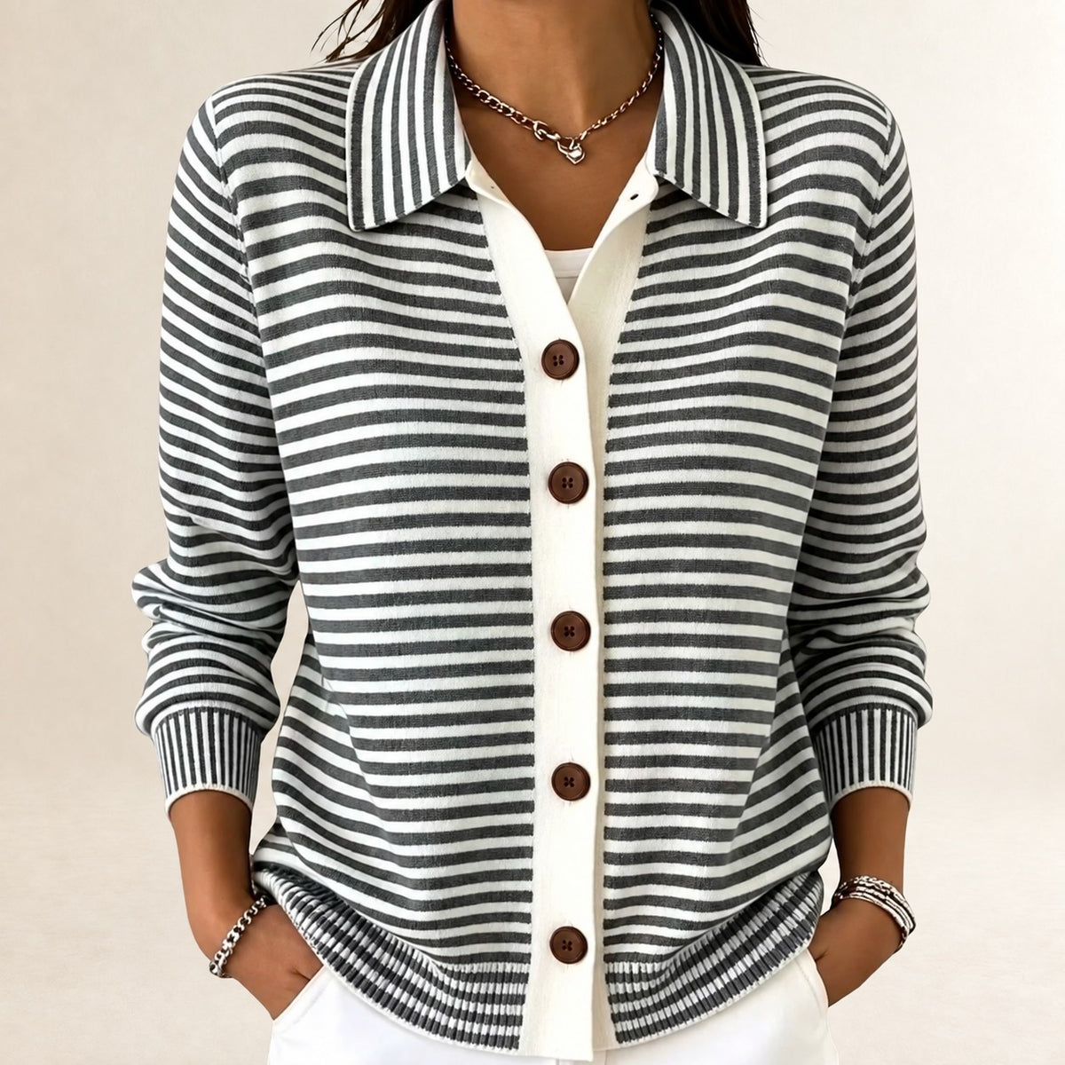 Cardigan Mulher com gola Polo e abertura frontal de botões - riscas horizontais finas, manga longa, comprimento hip