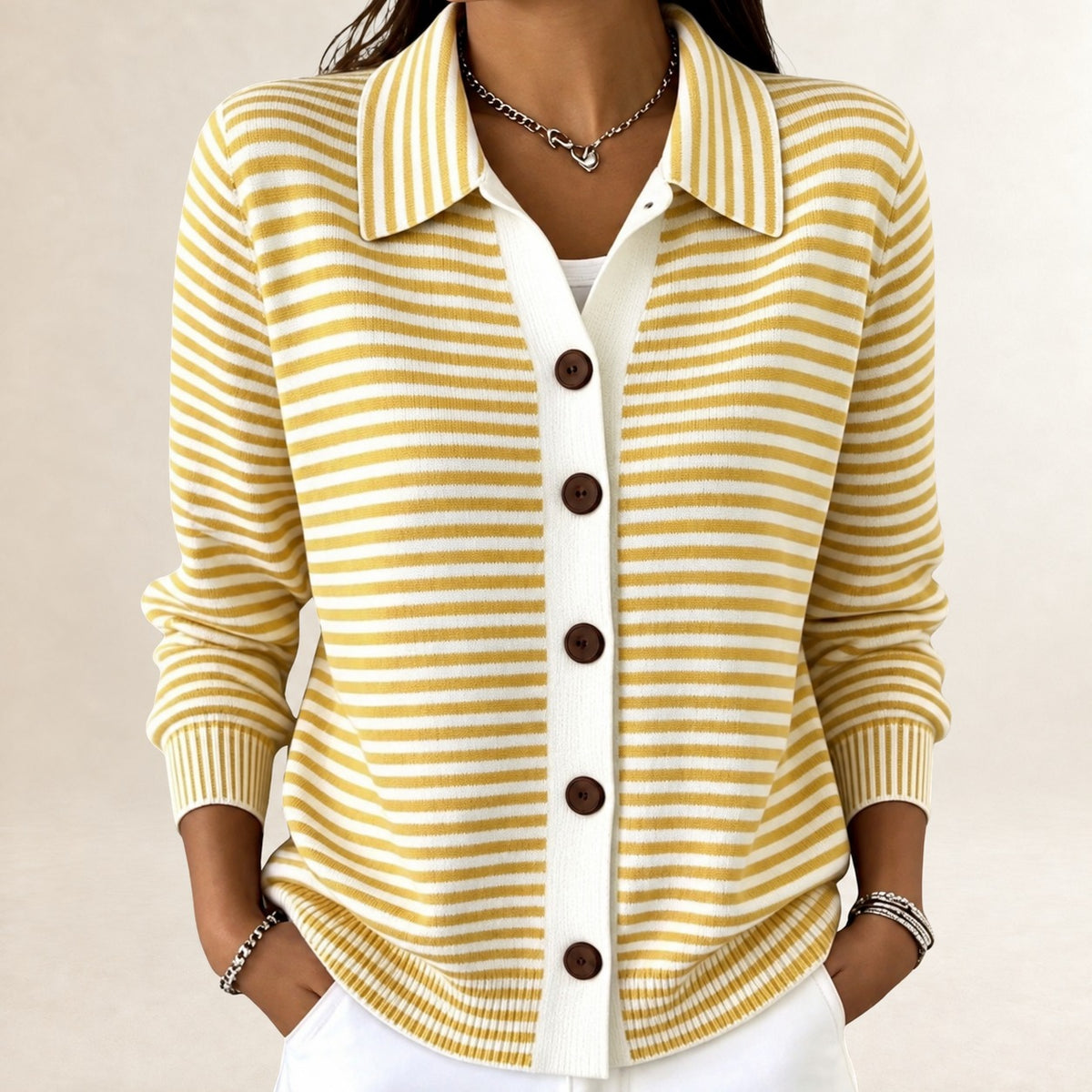 Cardigan Mulher com gola Polo e abertura frontal de botões - riscas horizontais finas, manga longa, comprimento hip