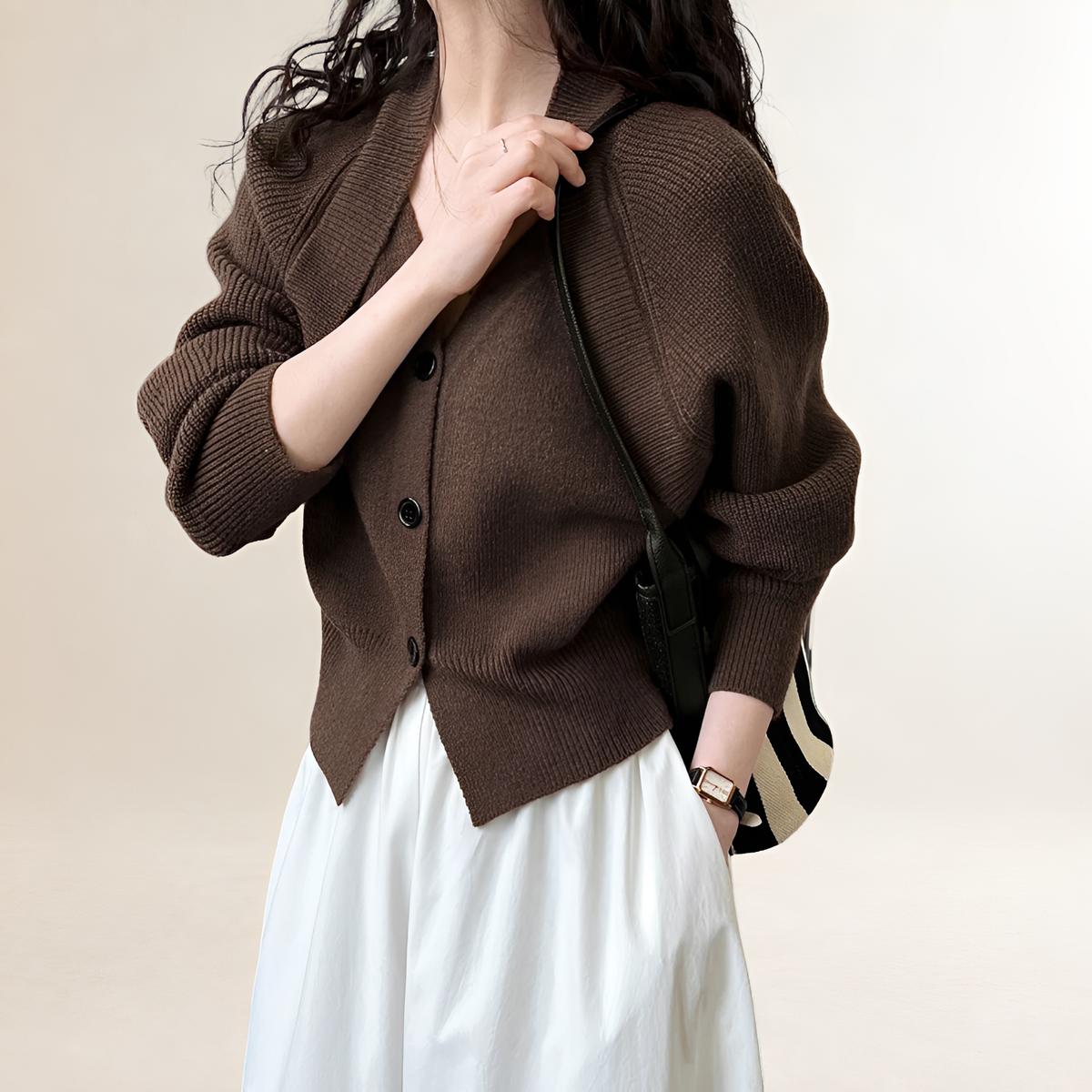 Cardigan para mulheres com decote V, fechamento de botões, manga longa e caimento regular