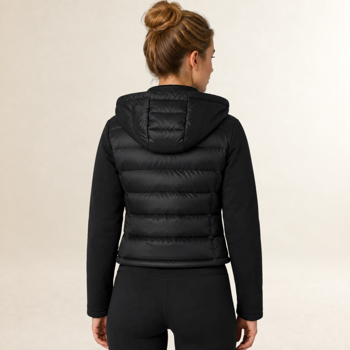 Casaco feminino puffed com capuz, fechamento de zíper e design leve