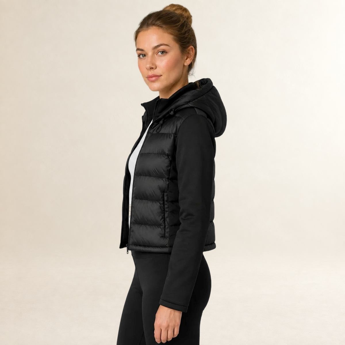 Casaco feminino puffed com capuz, fechamento de zíper e design leve