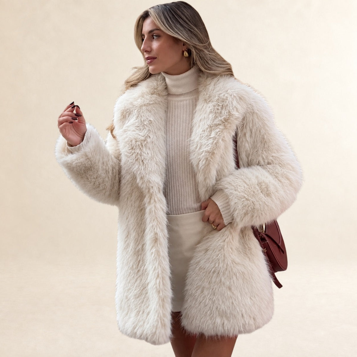 Casaco feminino teddy longo com gola notch lapela e manga longa