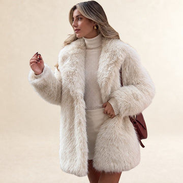Casaco feminino teddy longo com gola notch lapela e manga longa