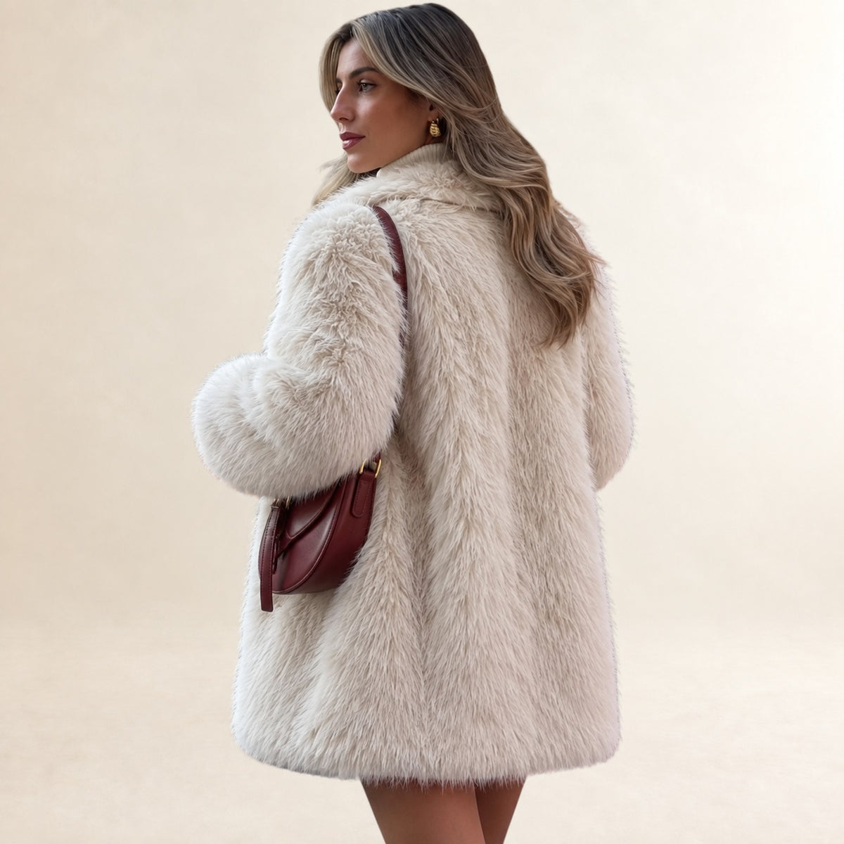 Casaco feminino teddy longo com gola notch lapela e manga longa
