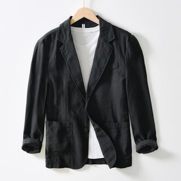 Casaco masculino com gola marcada e fechamento de dois botões - blazer casual com bolsos de boca de sobreposição