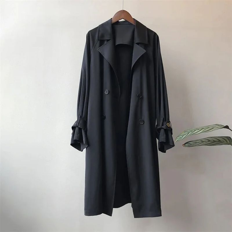 Casaco trench feminino duplo abotoamento com botão decorativo e mangas com cinto
