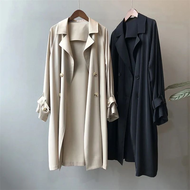 Casaco trench feminino duplo abotoamento com botão decorativo e mangas com cinto