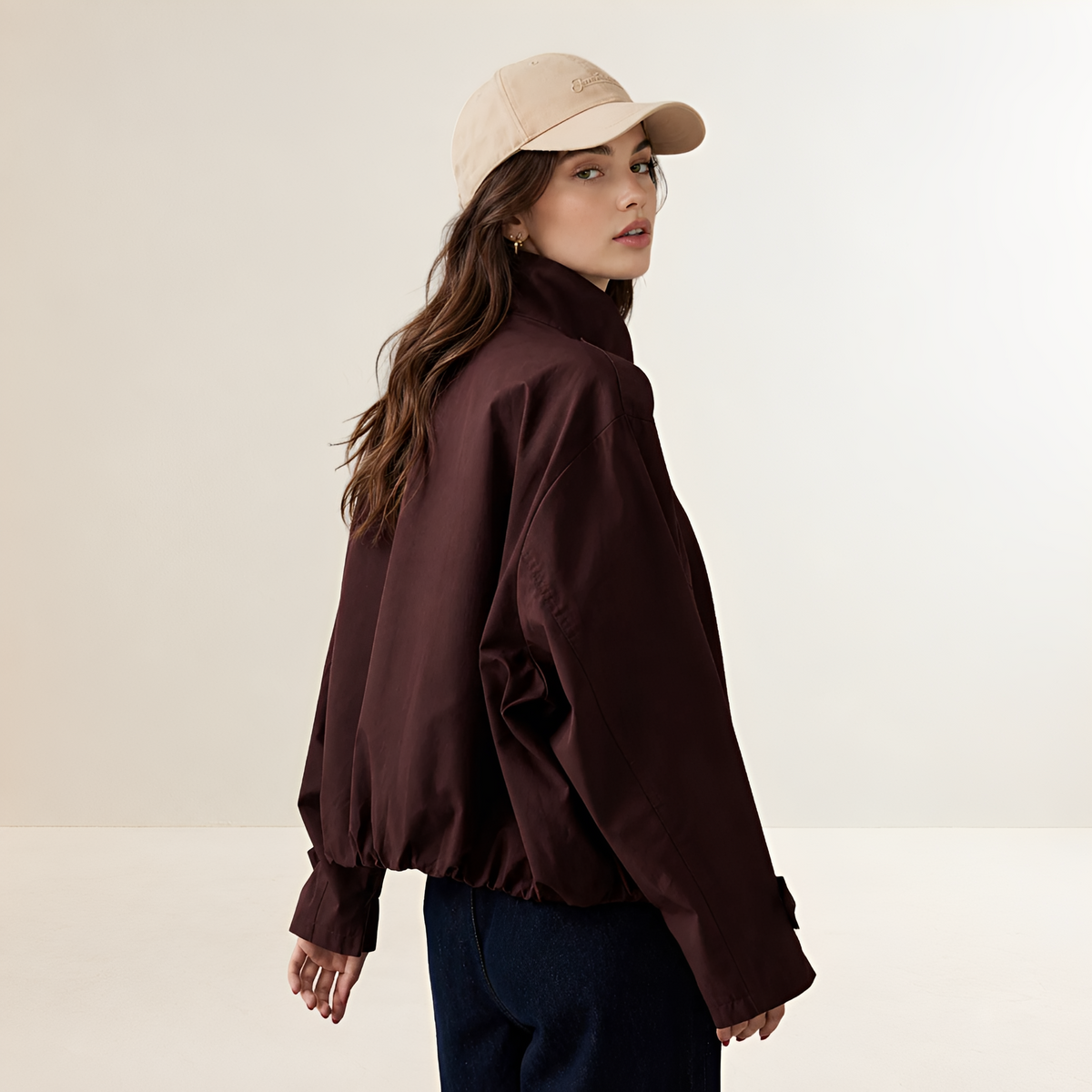 Casaco trench feminino oversized com lapelas largas e fechamento duplo-breasted